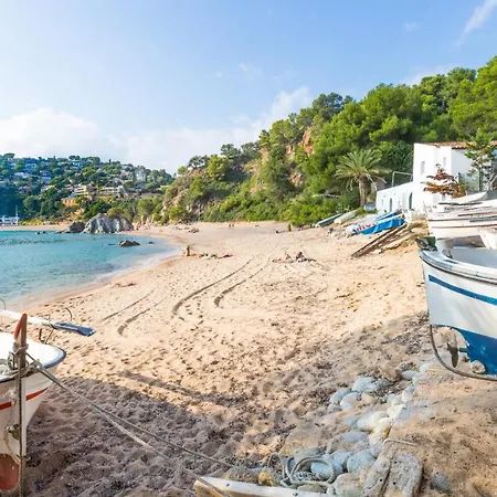 Villa Sleeps 6